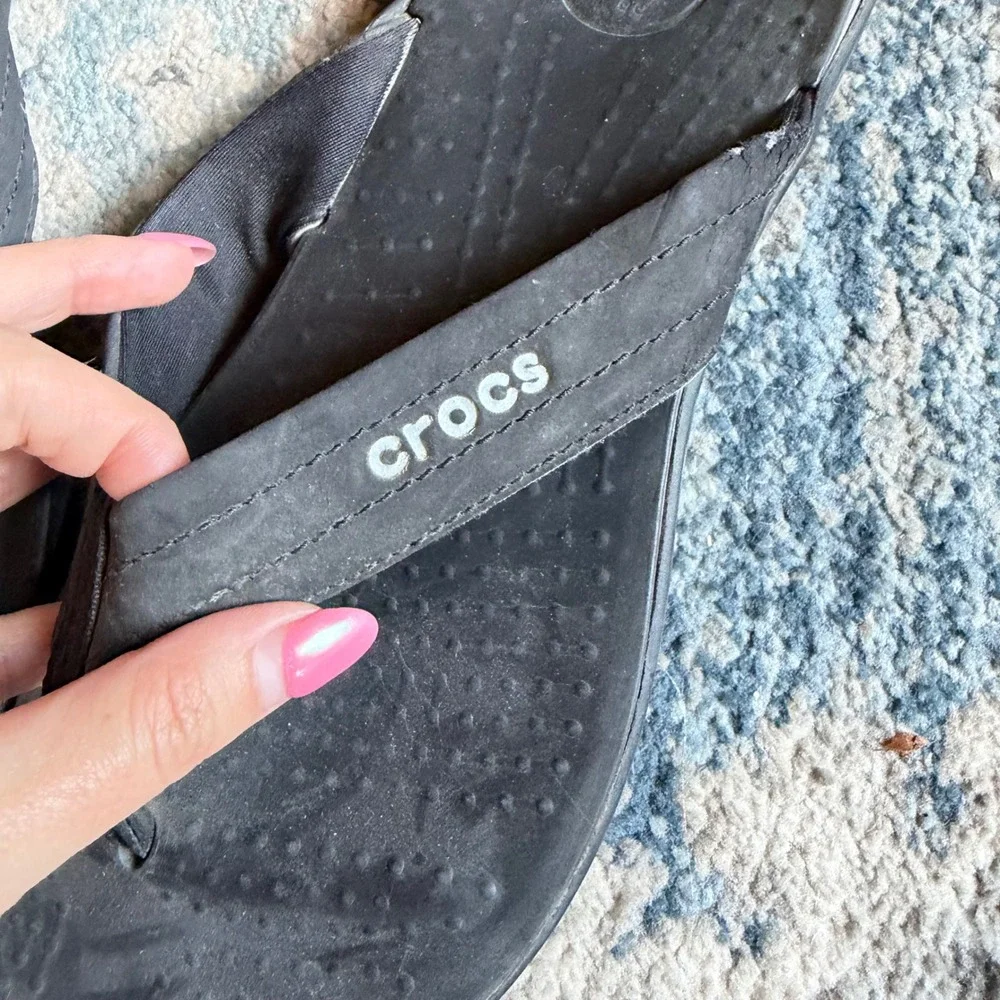 Crocs Athens Flip Flops Womens Size 9 Black Comfort Thong Sandals 10001‎